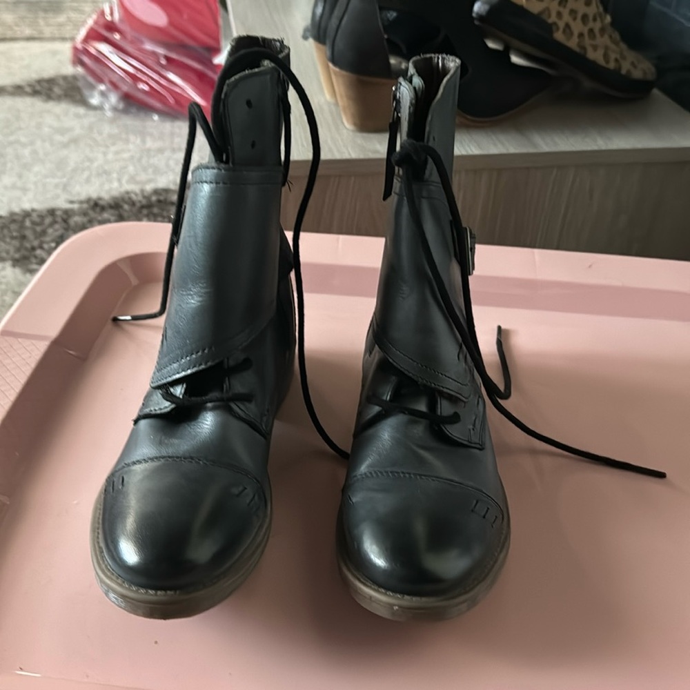 Roan Leather boots